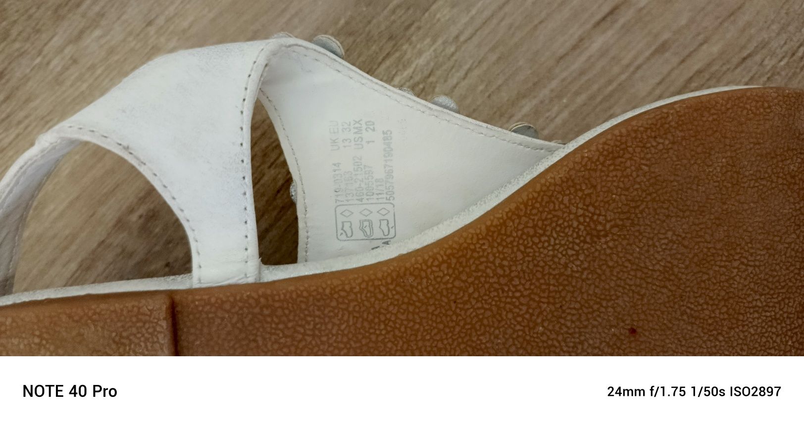 Sandałki dziewczęce F&F 32
