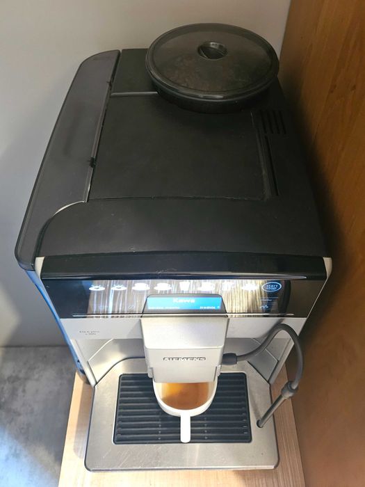 Ekspres Siemens EQ.6 plus S300 bardzo mało używany