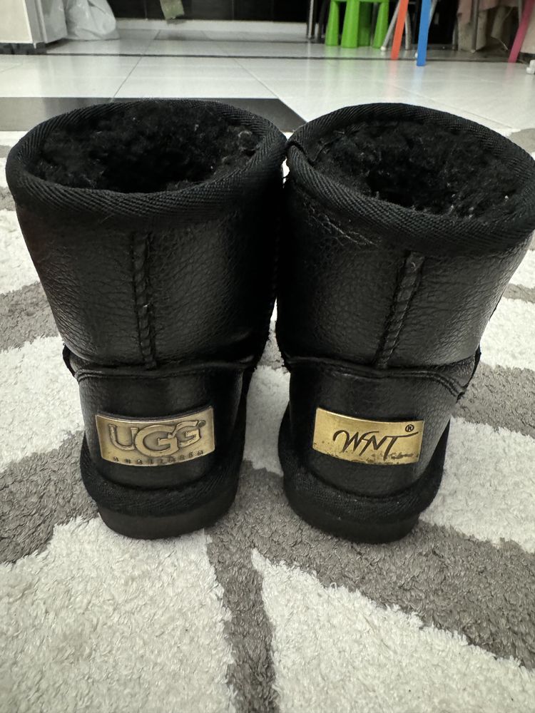 Продам дитячі UGG на 15-16см.