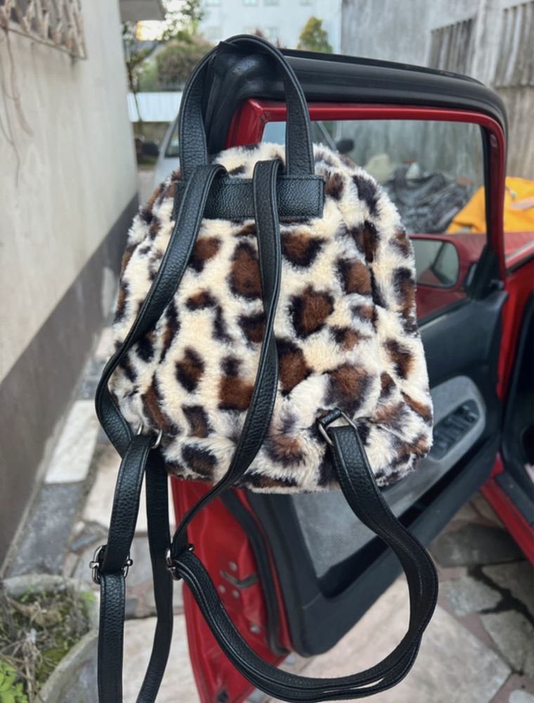 Mochila de pelo elegante