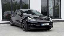Tesla model 3 2021 рестайлінг