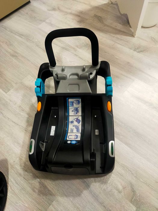 Carrinho de passeio Chicco + ovo e suporte para automóvel