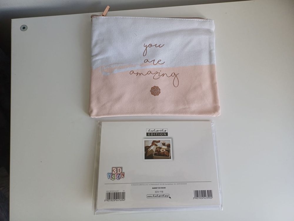 Saszetka kosmetyczna Glossybox Kosmetyczka + kartka kukartka