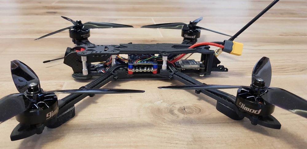 FPV квадрокоптер 7 дюймів - ПК  F405, двигуни 2807-1300kV