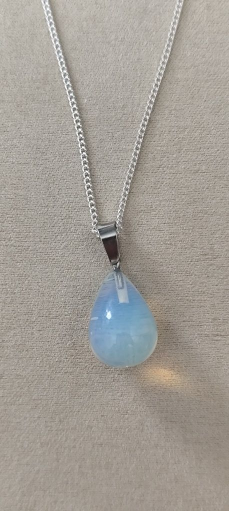 Colar aço inoxidável com gota de Pedra da Lua