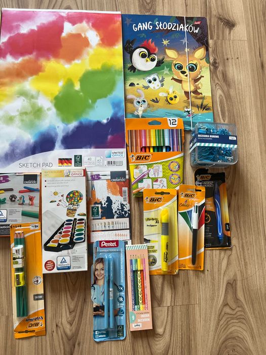Wyprawka szkolna zestaw przyborów szkolnych mix nowe 21szt