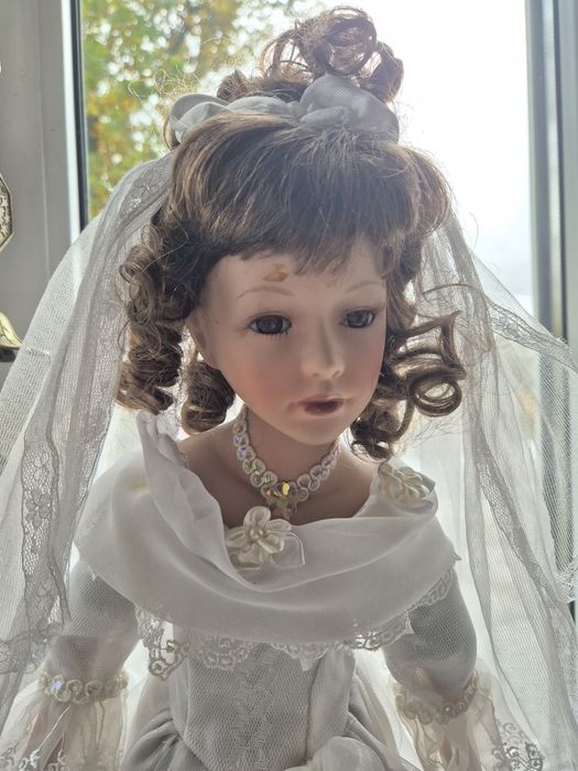 Порцелянова лялька-наречена