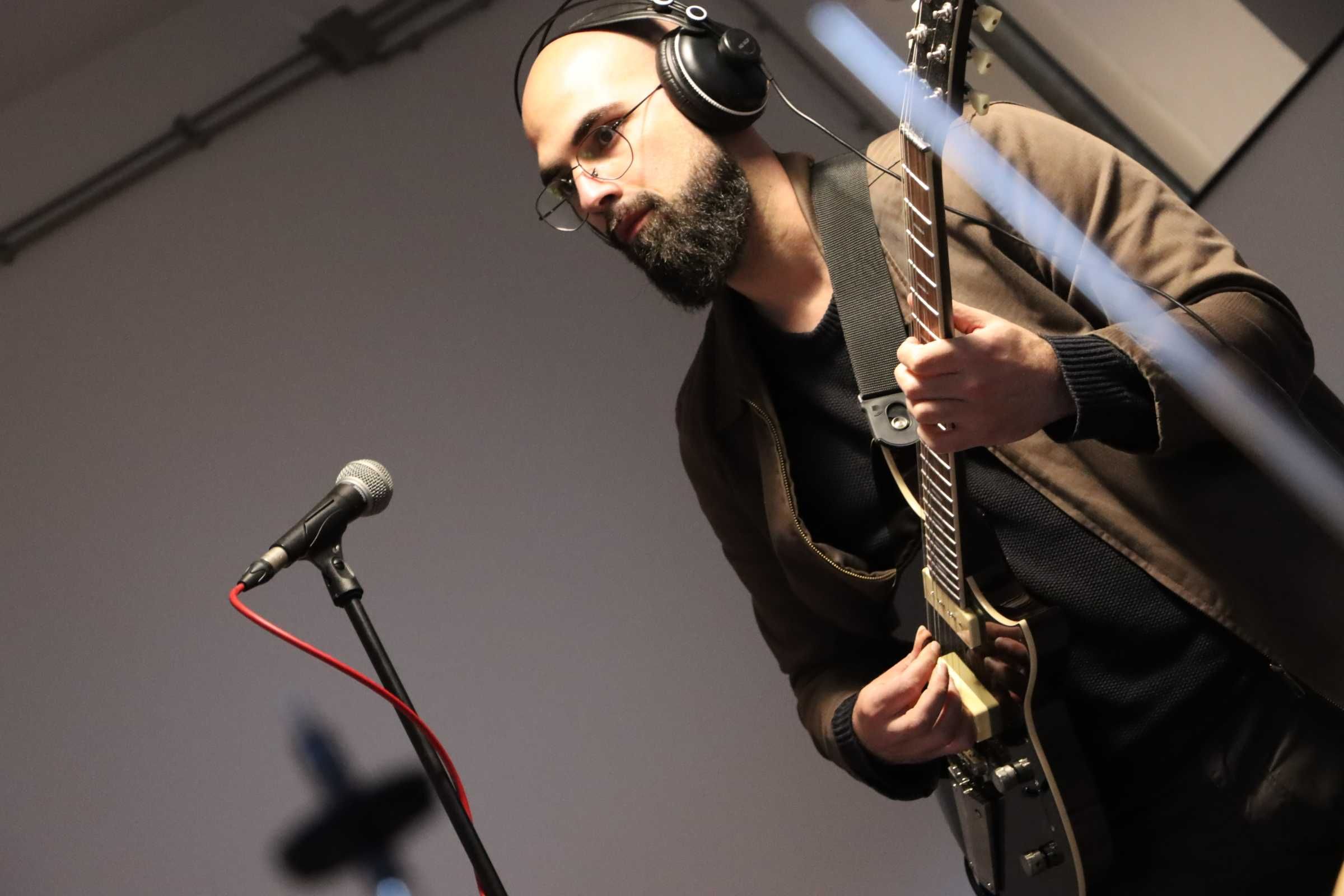 "Aulas de GUITARRA elétrica\clássica - ONLINE e ao DOMICÍLIO"