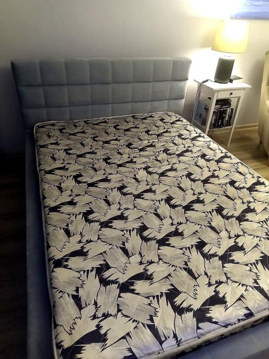 Materac 140x200 sprężynowy srednio twardy