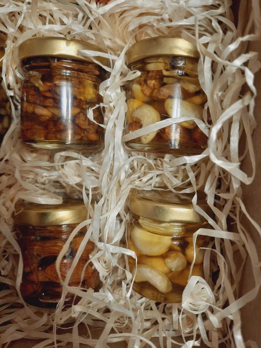 Подарунковий набір горіхи з медом