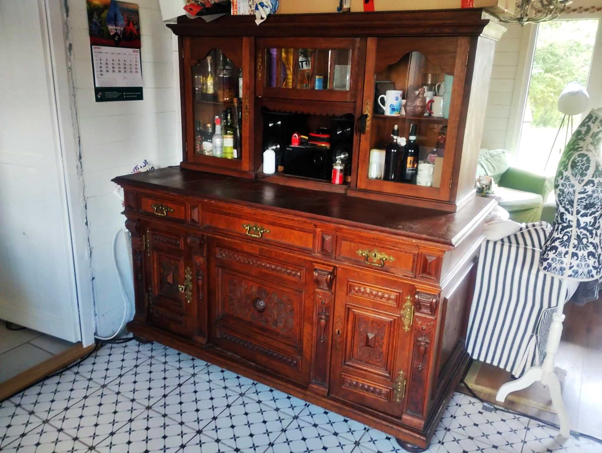Stary poniemiecki kredens, dwuczęściowy, duży, zadbany, czysty