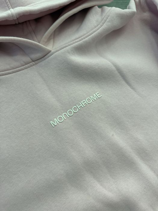 Рожеве худі.