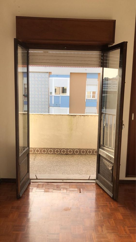 Quarto casal c varanda S/ caução Amadora