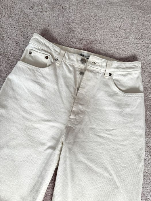 Прямі джинси від Zara