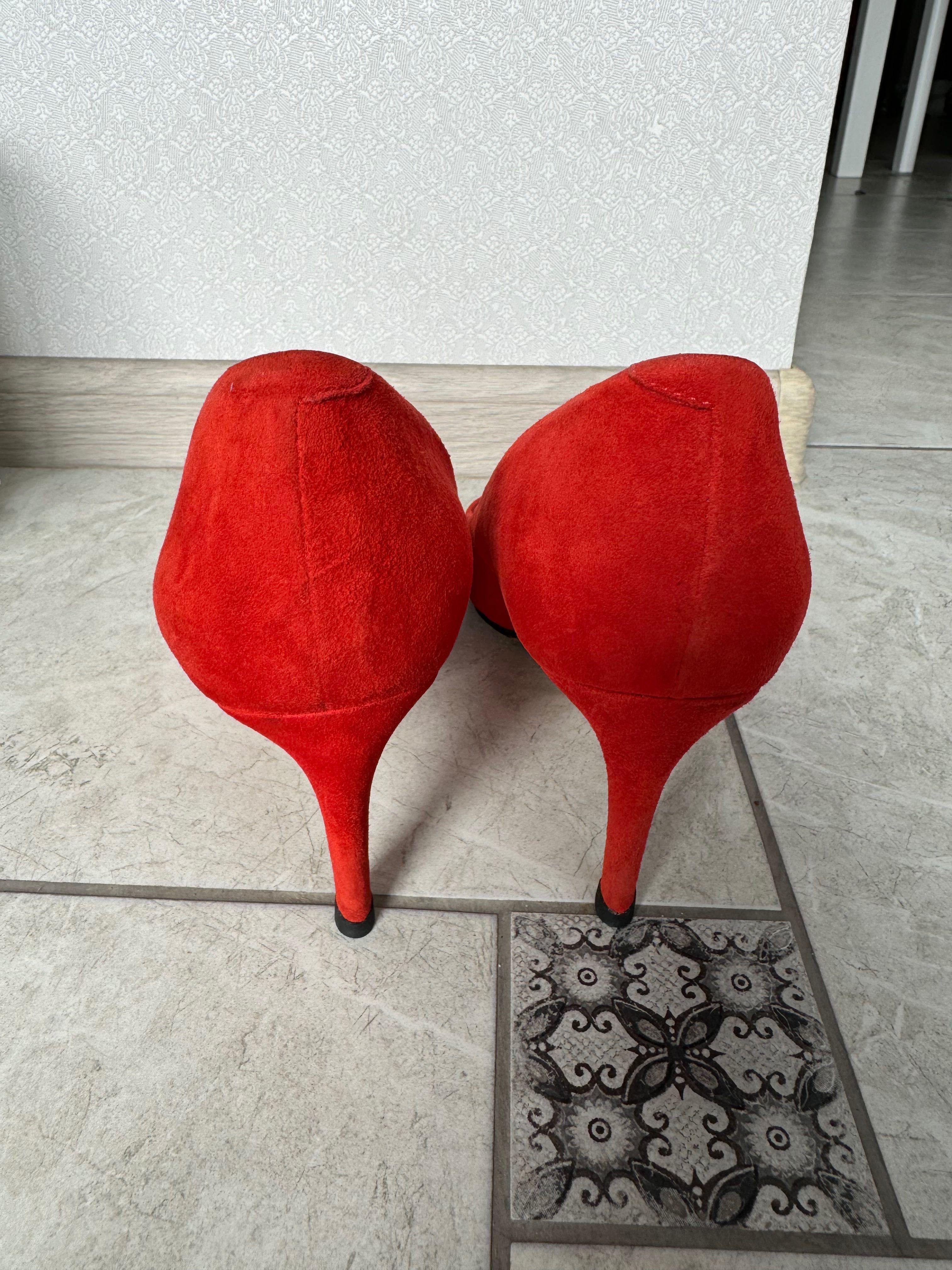 Туфлі човники червоні класичні