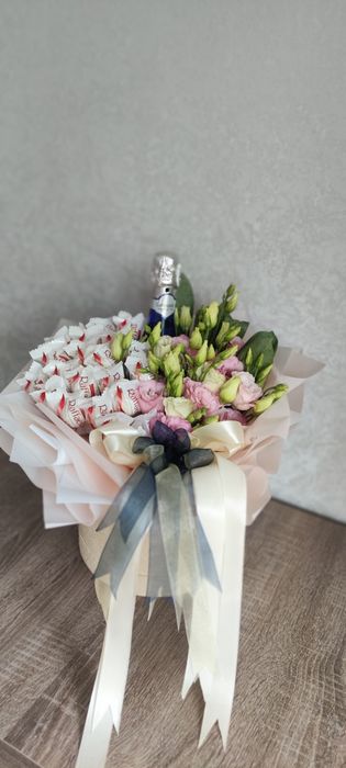 Подарунки.Квіткові комплзиції.Квіти. Подарунки до дня вчителя