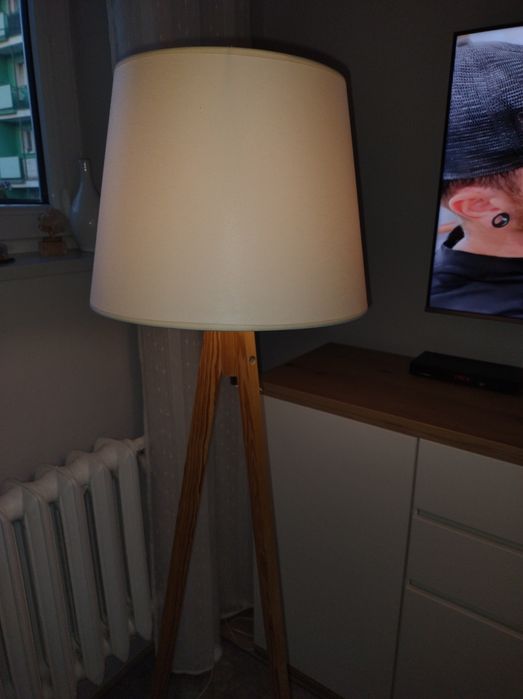 Stylowa lampa stojąca nocna do salonu pokoju