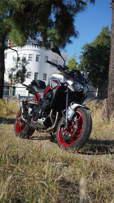 Kawasaki Z900 Deslimitada 2024