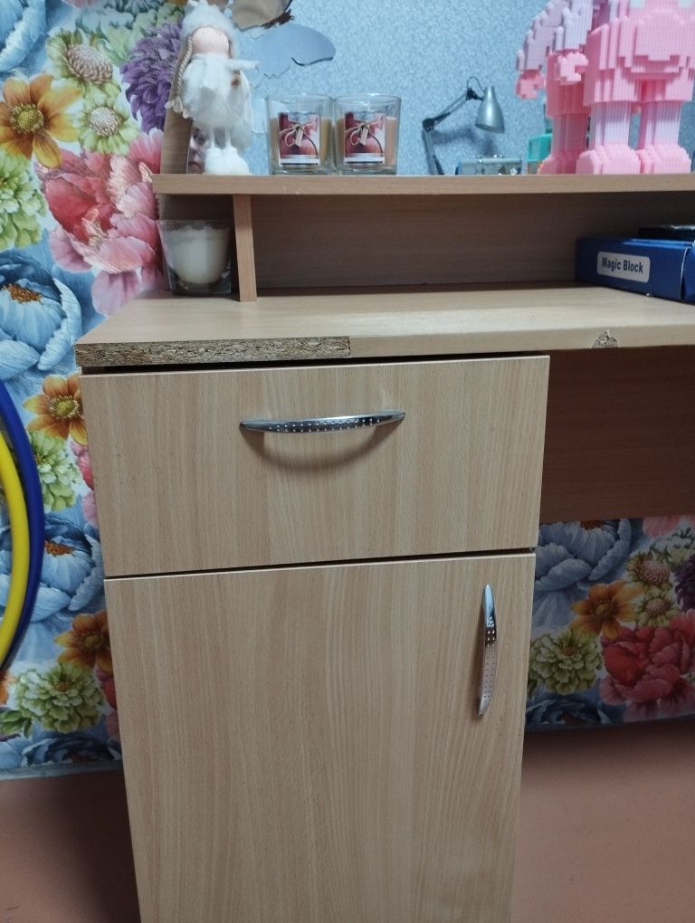 Трюмо, туалетний столик ,косметичний столик