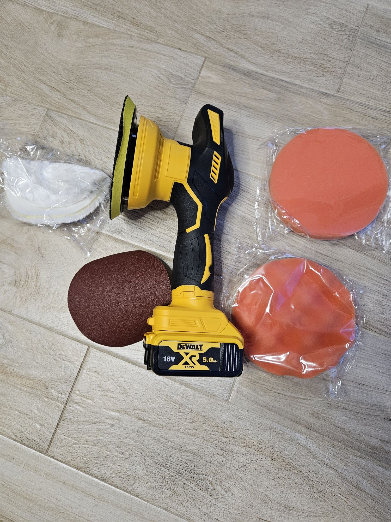 Polerka do baterii Dewalt