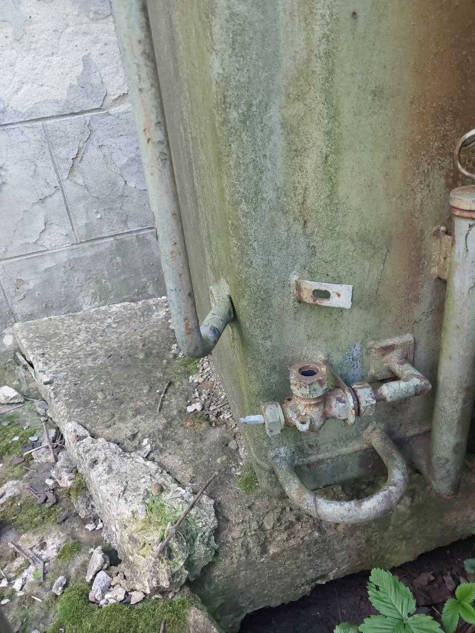 Продаю 2 металеві контейнери для води