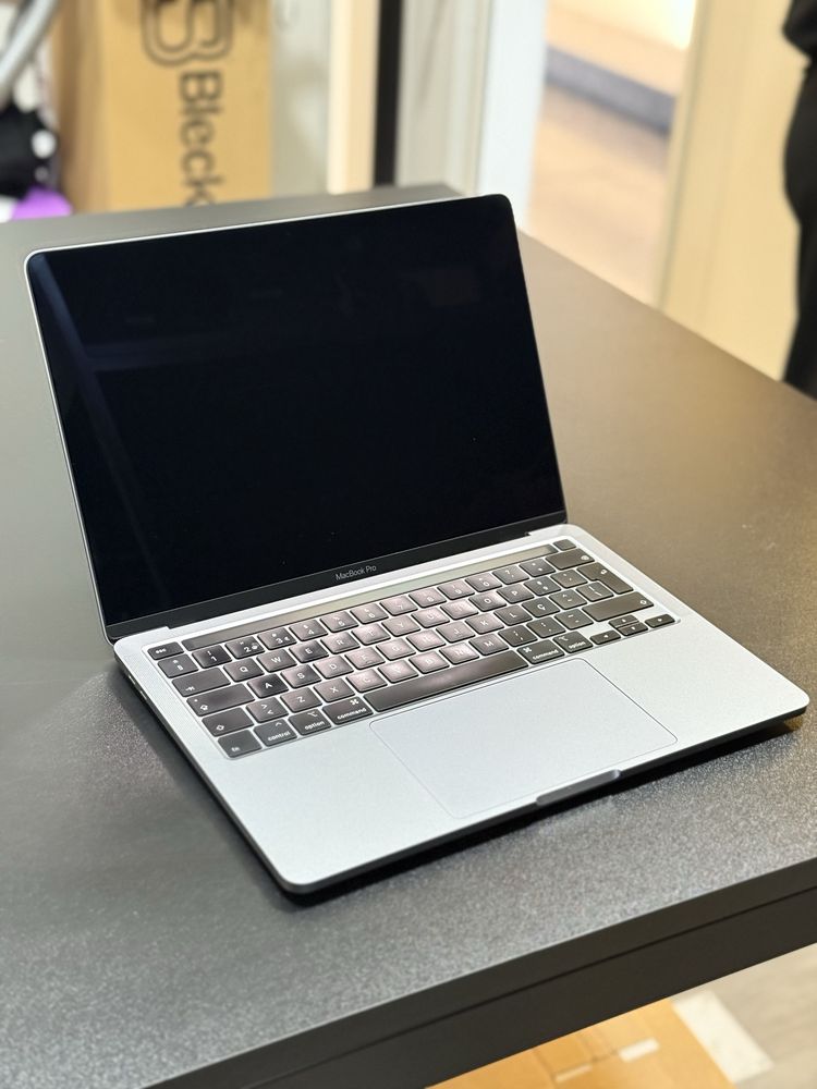 Macbook Pro 2020 13” 16GB RAM - 512GB cinzento sideral com caixa