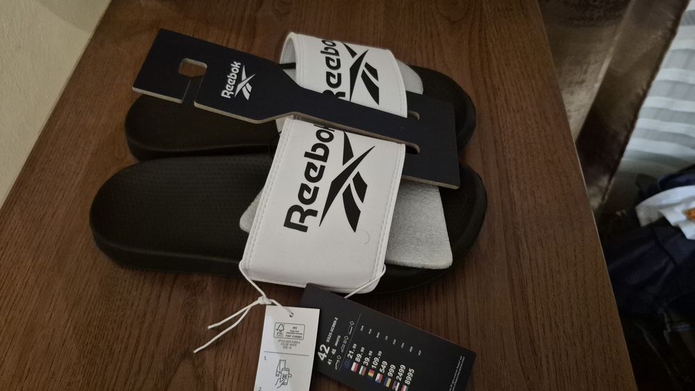 Шльопанець Reebok ,   фірмовий,  новий