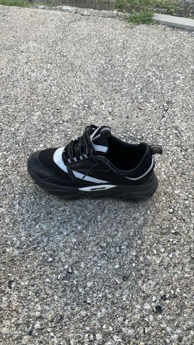 Estou a vender Dior b22 usado mas nao ta estragado esta em bom estado