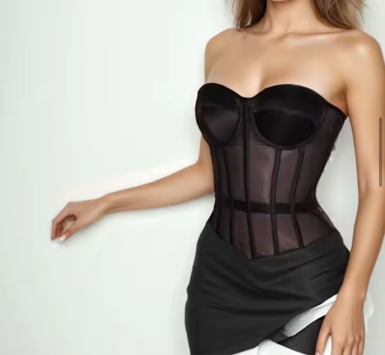 Чорний корсет на шнурівках