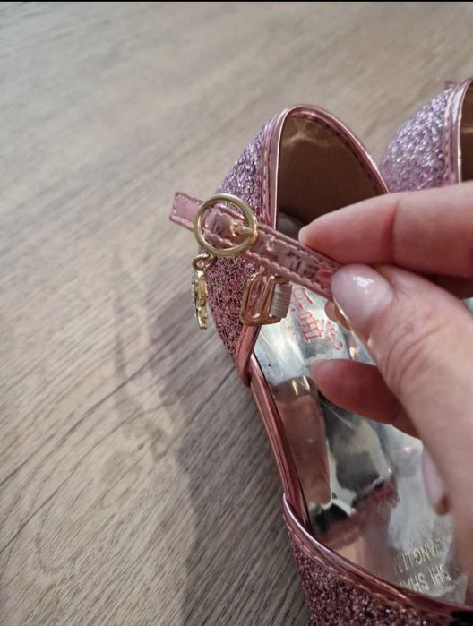 Pantofelki księżniczki obcasik