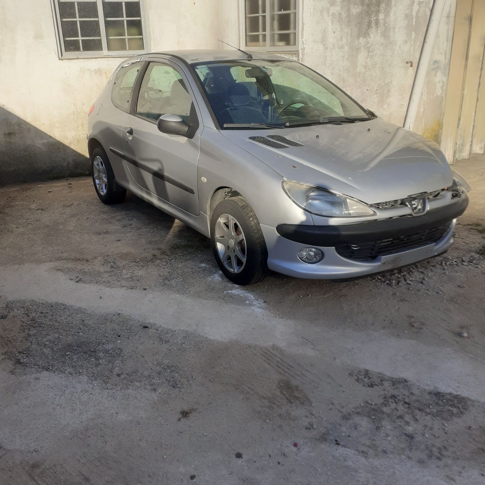 Peugeot  206 às  peças