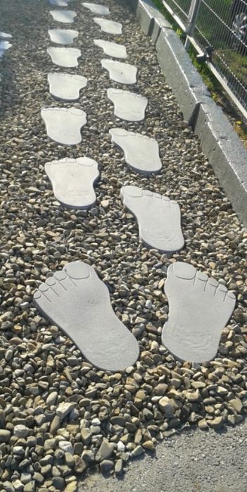 Stopy płytka chodnikowa  tarasowa betonowa ozdoba alejka kostka bruk
