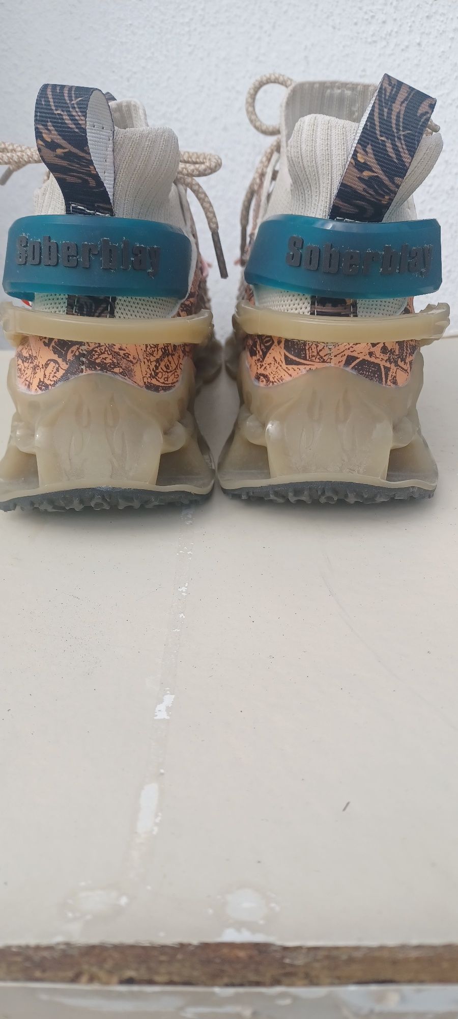 Vendo este par de tenis