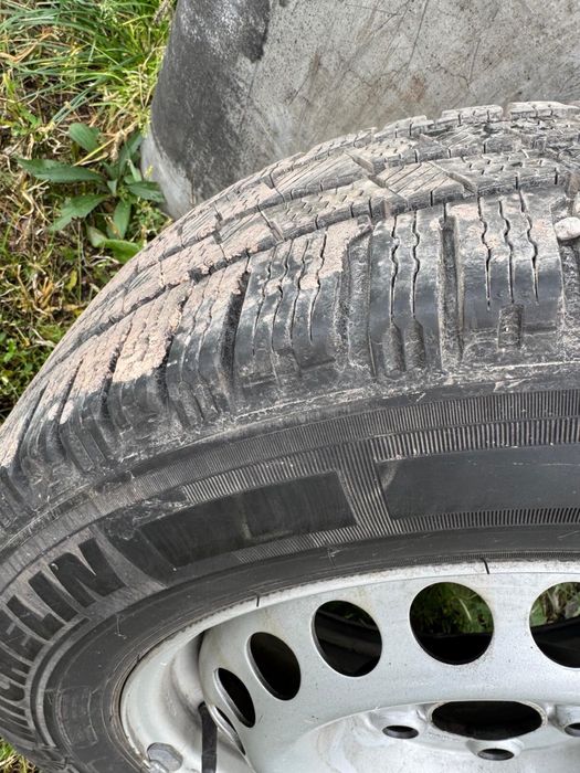 Koła z oponami Michelin Agilis Alpin R16