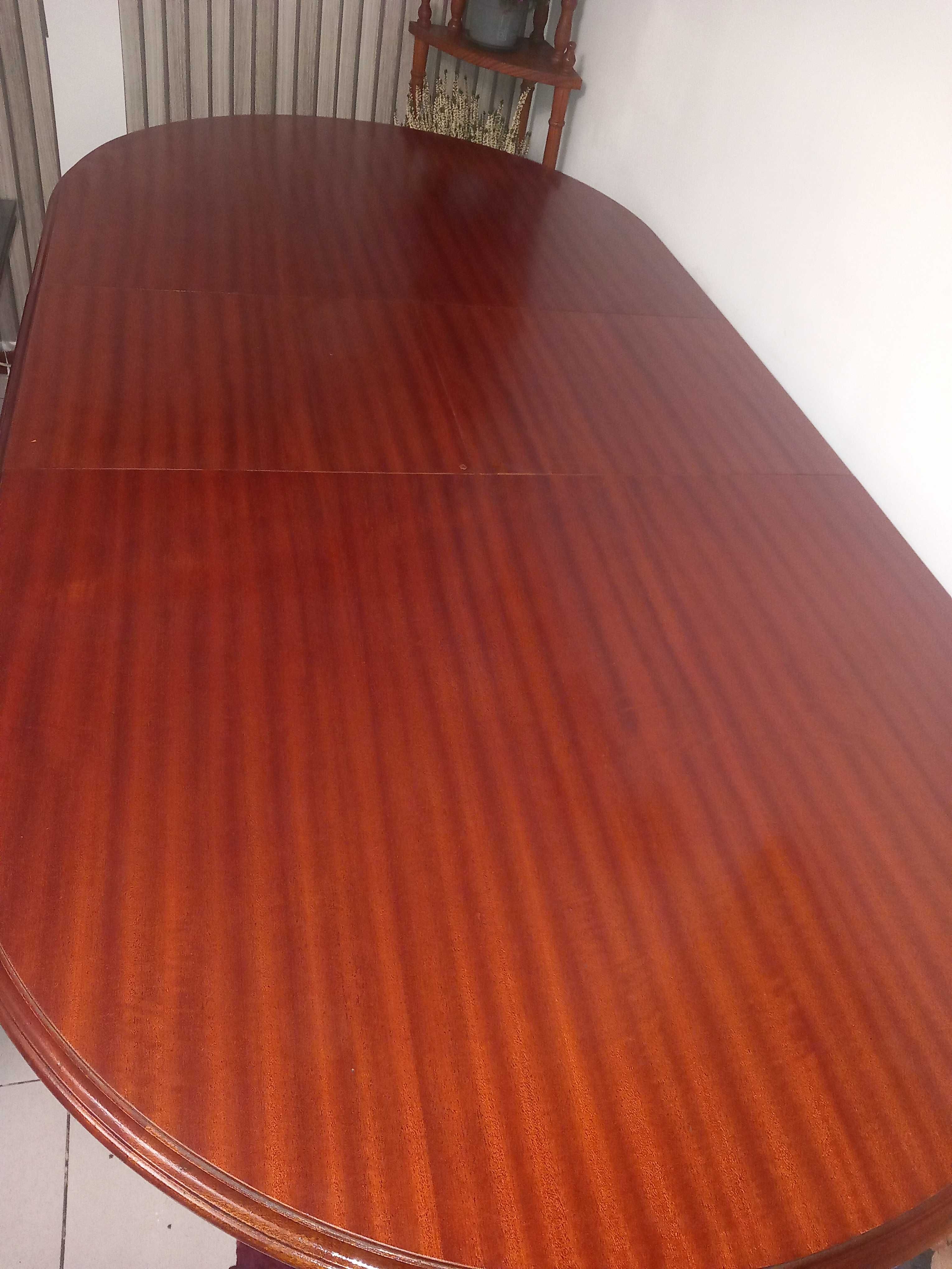 Mesa de sala em madeira