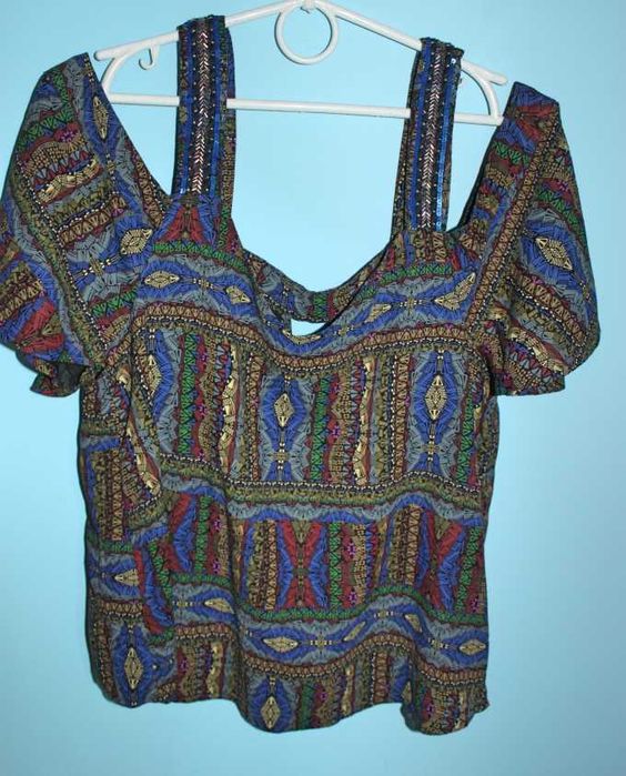 Bluzka z odkrytymi ramionami