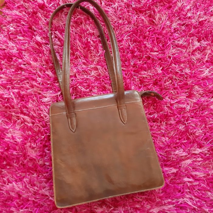 Mala de ombro em pele castanha