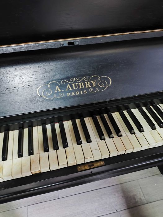 Piano vintage para decoração