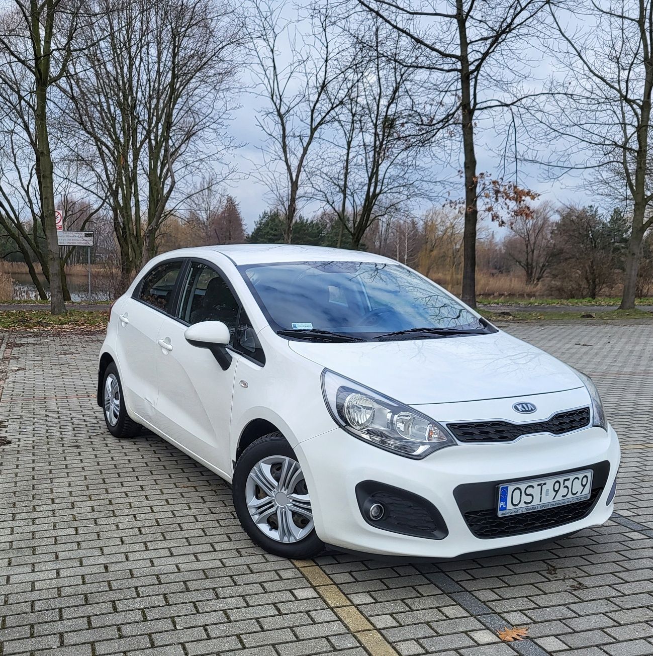 Sprzedam samochód Kia Rio 2011