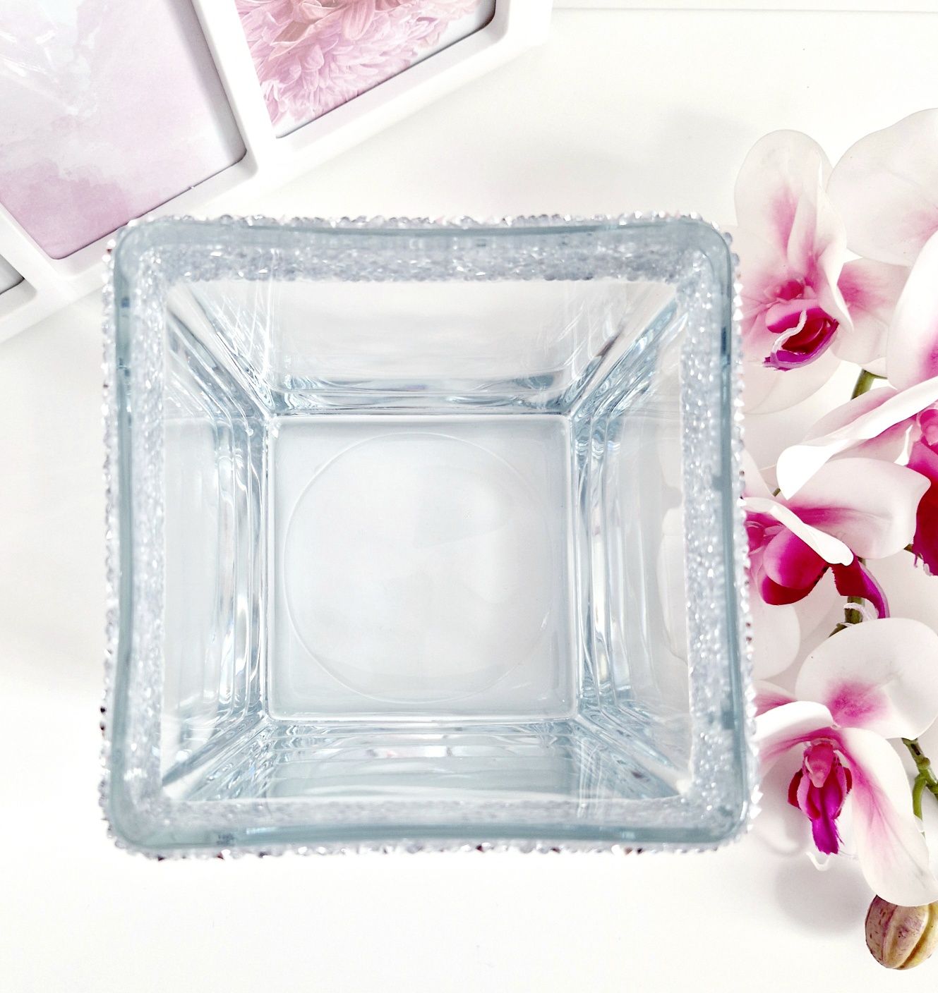 Piękny ozdobny szklany pojemnik bomboniera glamour z kryształkami