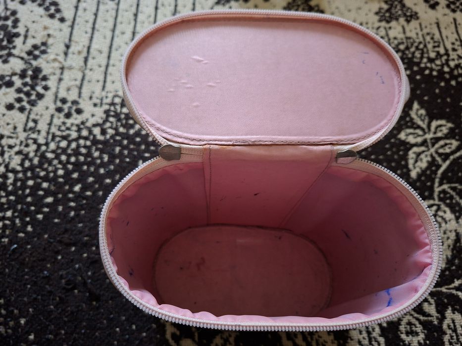 Pilnie oddam kuferki na kosmetyki, drobiazgi za darmo