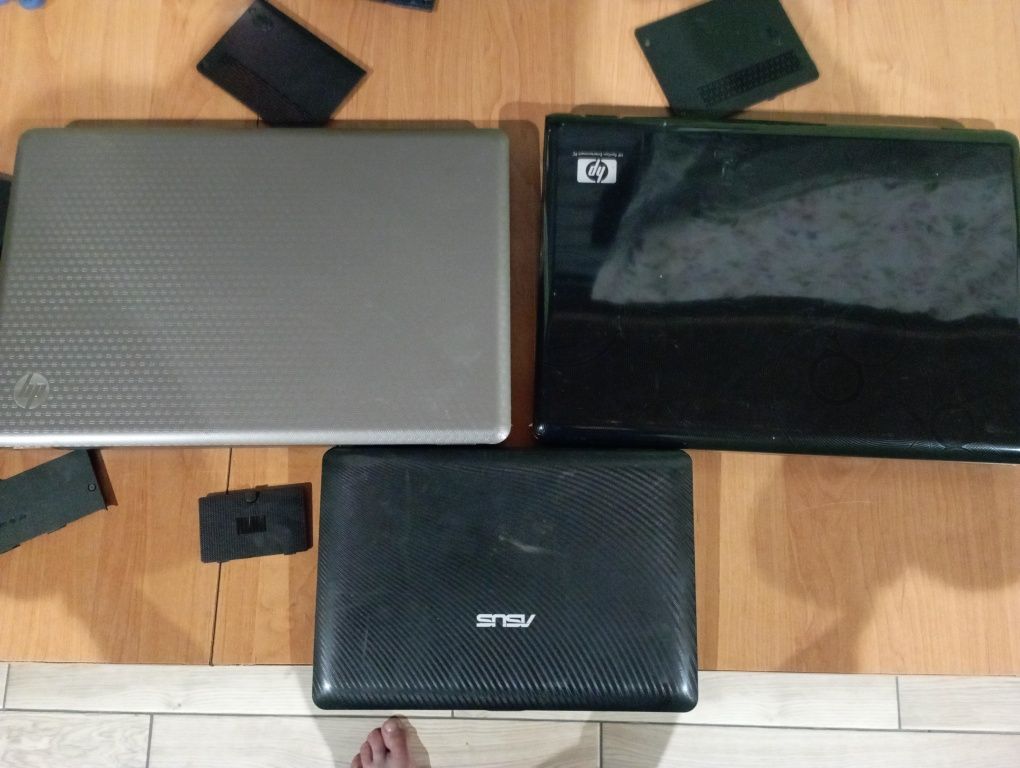 Sprzedam trzy laptopy na części
