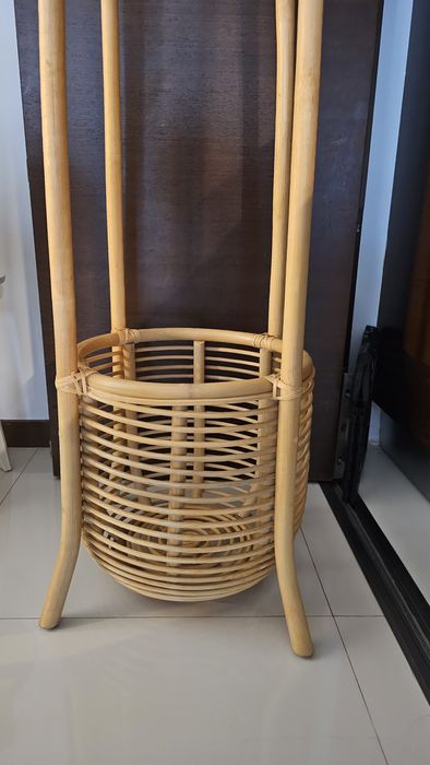 Cabide/bengaleiro alto de pé La Redoute novo, com cesto