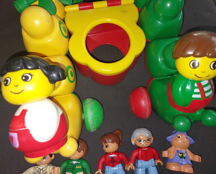 Lego Duplo Primo. 5 + 2 мініфігурок + 2 змійки + деталі + метелик.