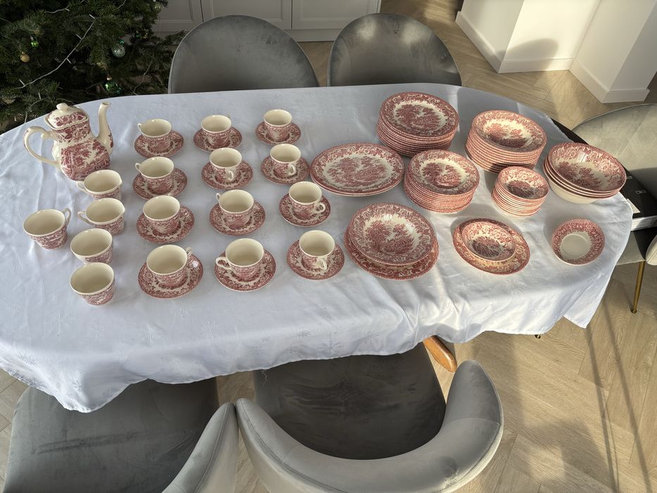 Serwis obiadowy i serwis kawowy na 12 osób. Irestone England