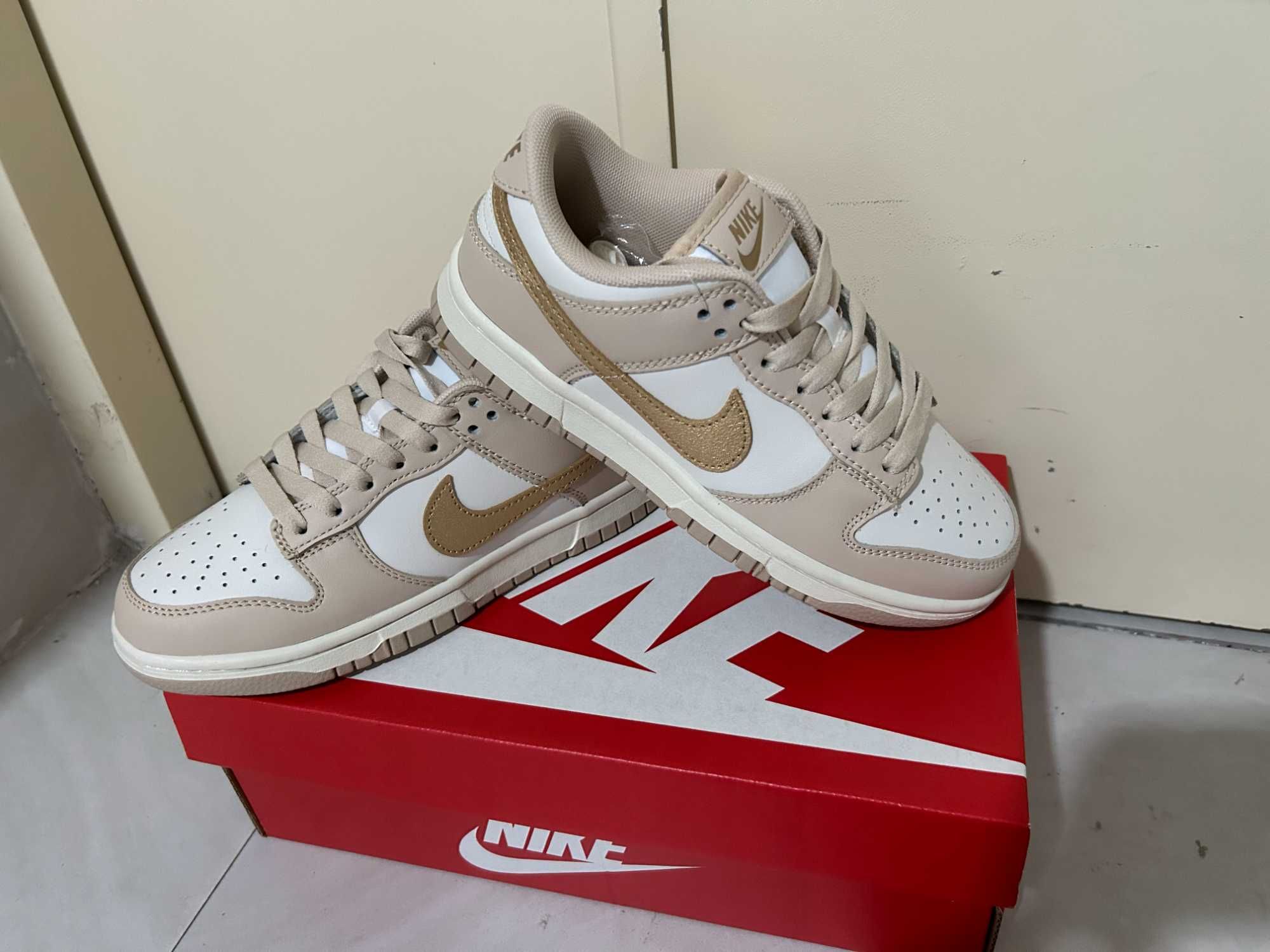 Duunk Low Gold Swoosh 40