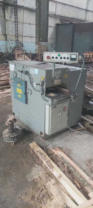 Продам деревообробний фрезерний верстат з автоподатчиком