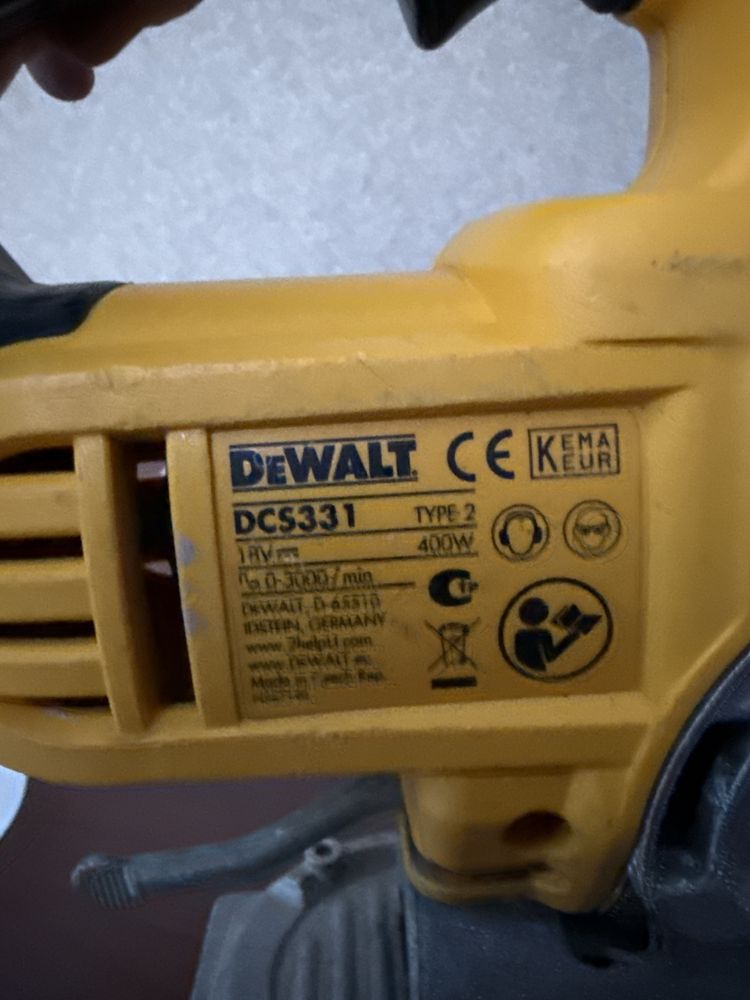 Лобзик Dewalt DCS331