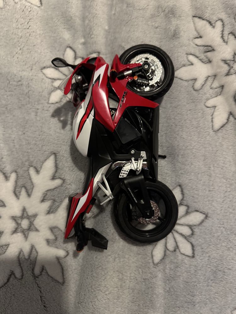 Model motocykla Honda CBR 600 – idealny prezent lub ozdoba!