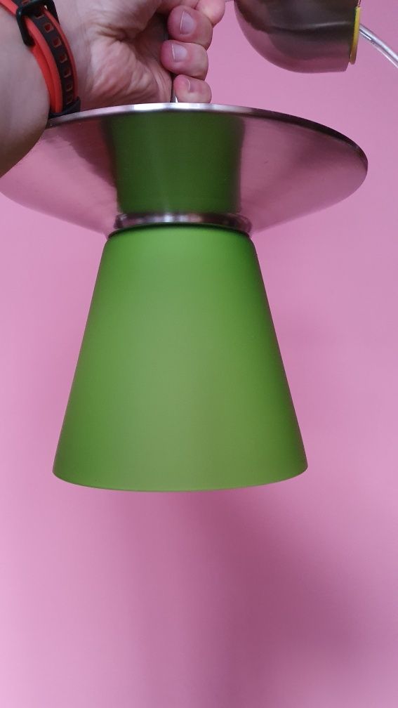 Lampa sufitowa wisząca pojedyncza zielona.